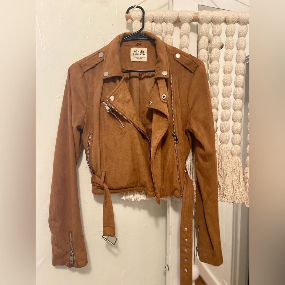 Suede tan moto jacket from Lulu’s. Size small. Lightly worn. Great condition